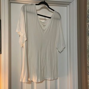 White three dots v neck tee size L